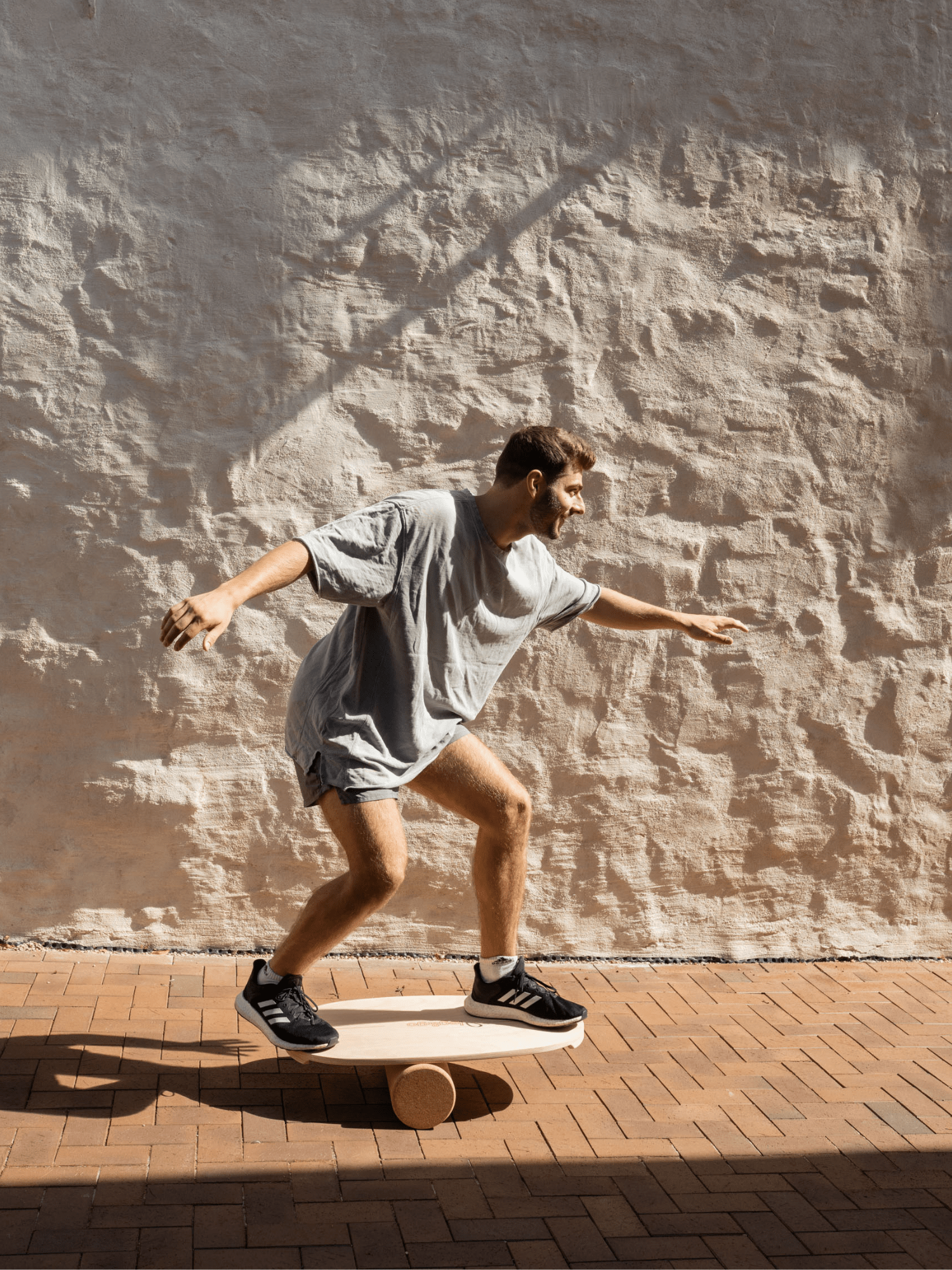 Train balance with balance board leg&go